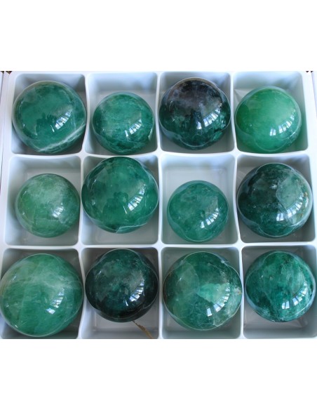 Kugel Fluorit Ø ca. 66-69 mm Gewicht ca. 550 g / Stück
grün oder dunkelviolett